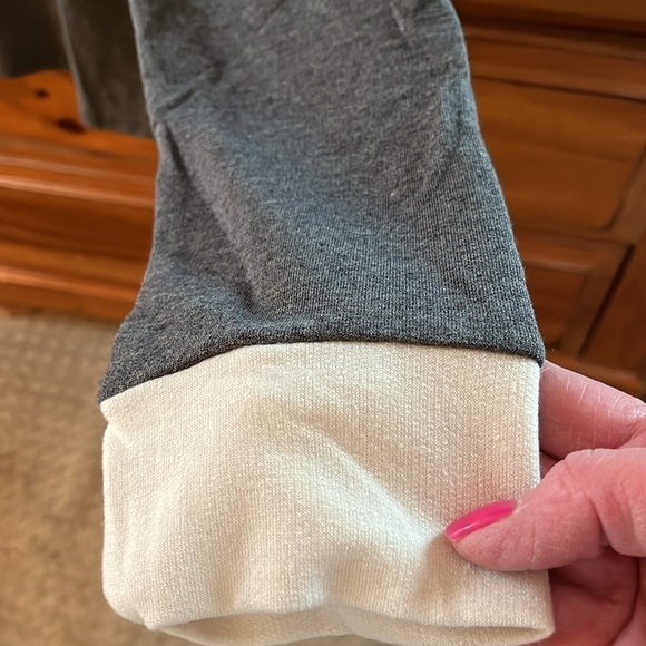 Hem & Thread Women’s Navy And Cream Sweatshirt Size Large NWT - Picture 5 of 11